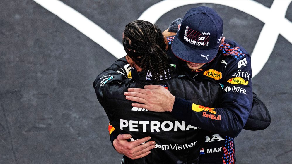formula 1: verstappen e Hamilton abbraccio 