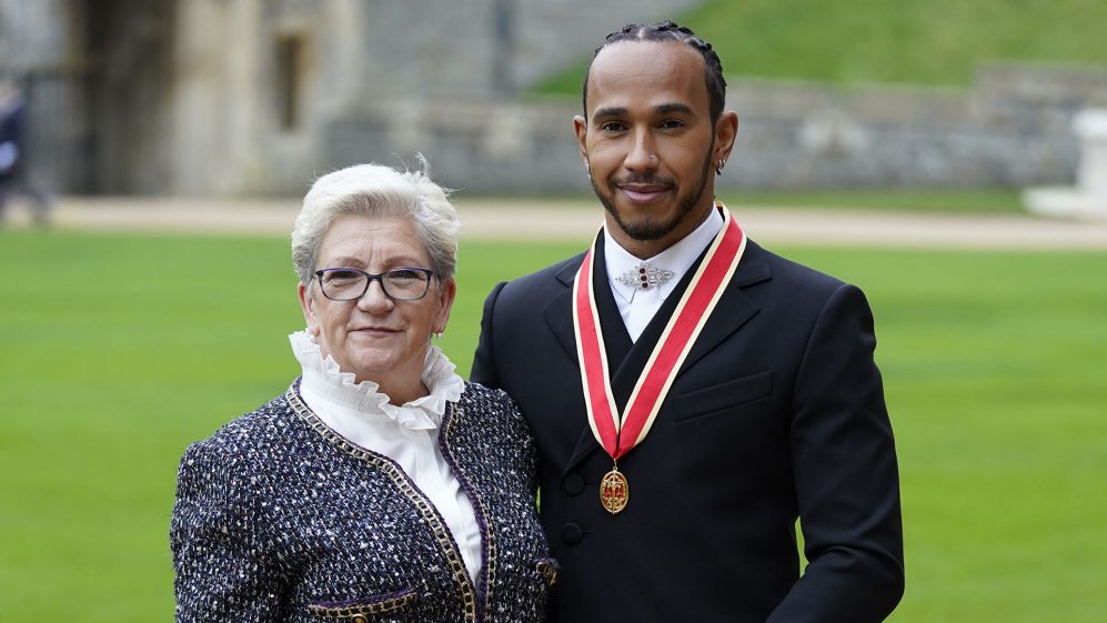 Lewis Hamilton con la madre