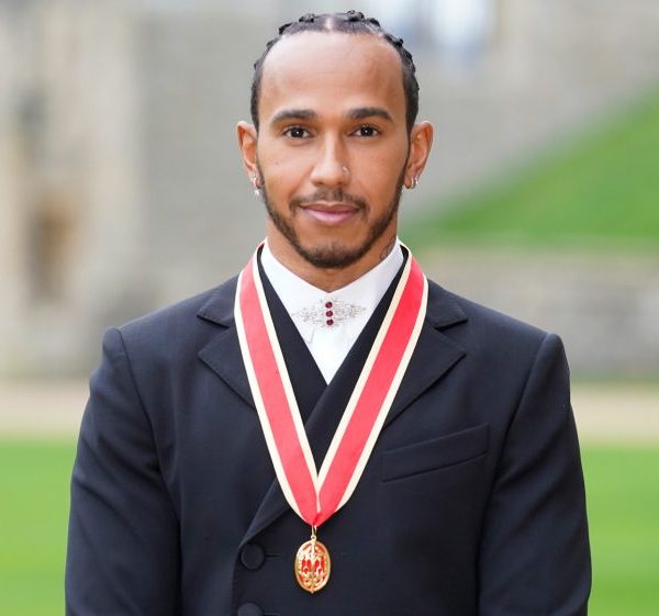 Lewis Hamilton nominato Cavaliere dal Principe Carlo