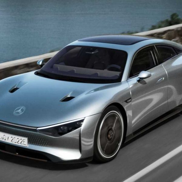 Mercedes Vision EQXX promette 1000 km con una ricarica