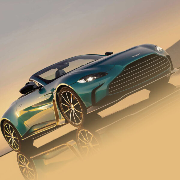 Aston Martin V12 Vantage Roadster stile a cielo aperto 