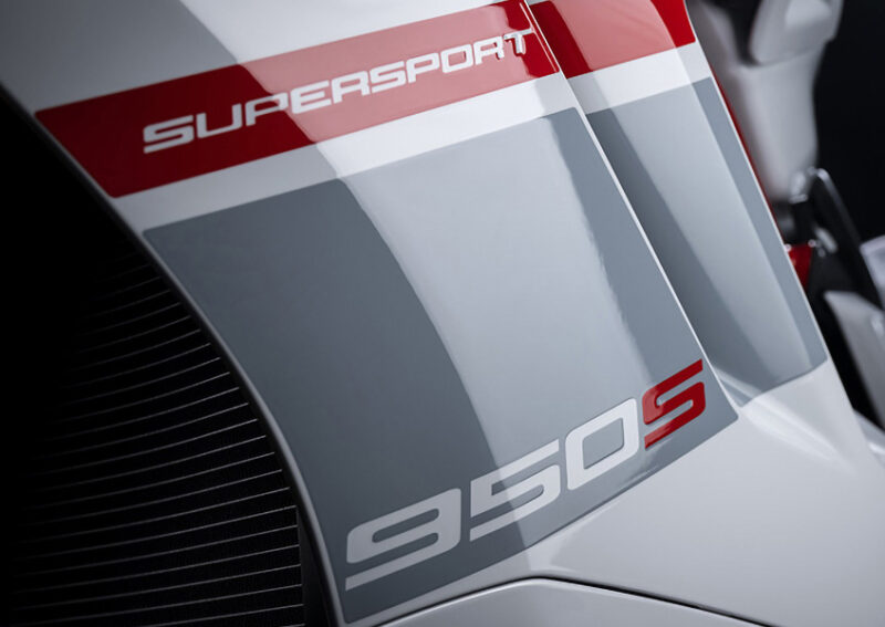 SuperSport 950S Stripe Livery: Ducati elegante e sportiva