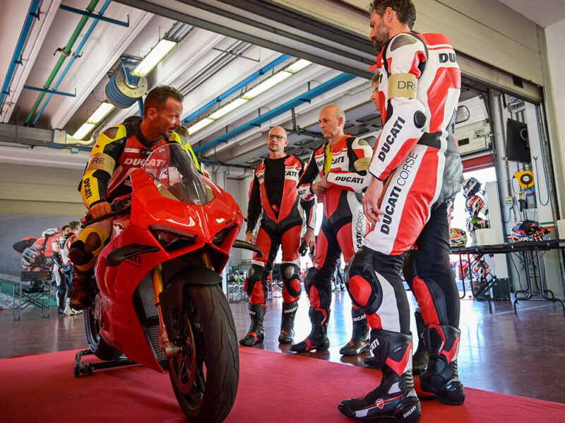 Ducati Riding Experience 2024: emozioni e adrenalina in sella