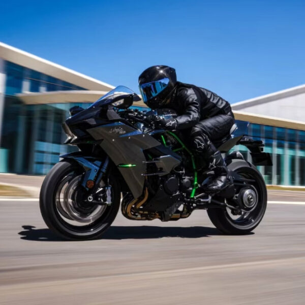 Kawasaki Ninja H2 2027, la supercharged ancora più mostruosa