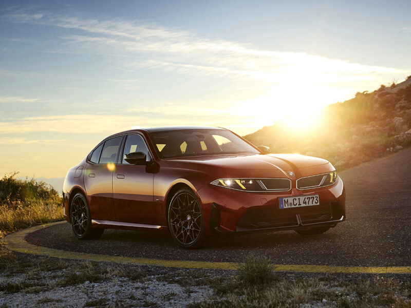 Nuova BMW Serie 3, tre benzina mild hybrid e nuovo look