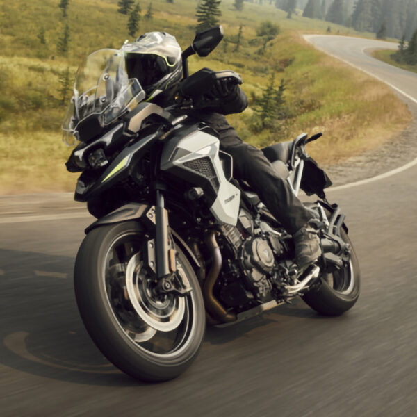 Triumph Tiger 1200 2027: più viaggiatrice che off-road