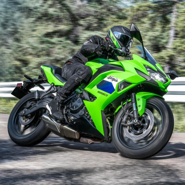 Kawasaki Ninja 650 2027: più sportiva e tecnologica